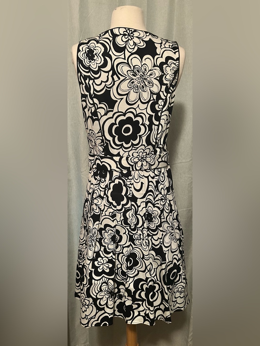 Spense Black & White Floral Button-Front Dress - Picture 2 of 7